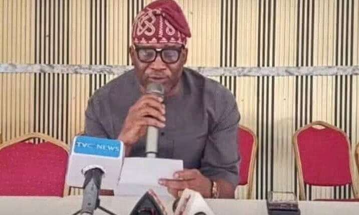 pdp-candidate-steps-down-to-support-governor-adeleke